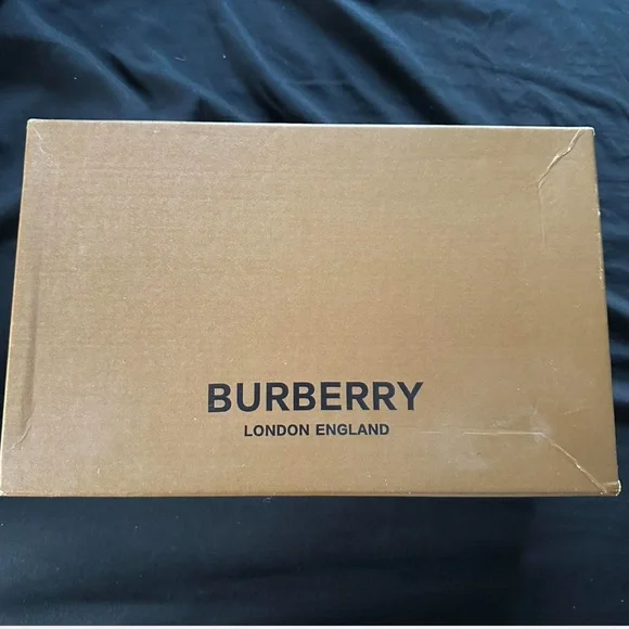 Burberry shoes size 36 - Picture 2 of 2